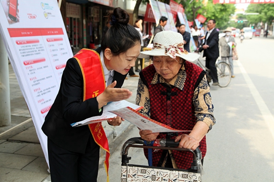 正陽(yáng)縣開展打擊非法集資集中宣傳