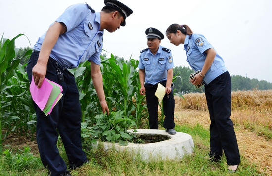 西平民警入鄉(xiāng)村查隱患確保學(xué)生暑期安全