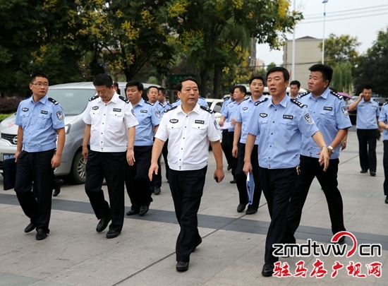 9月5日，市局黨委書記、局長楊俊杰帶領市局黨委成員和各參戰(zhàn)單位負責人來到天中廣場，現(xiàn)場辦公，點對點的研究開幕式安保工作。