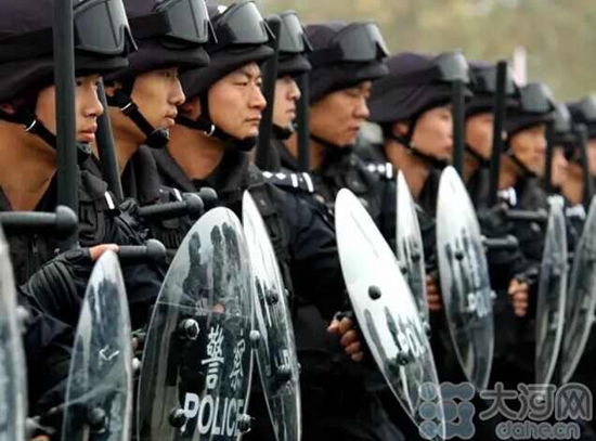 鄭州警方進入戰(zhàn)備狀態(tài) 發(fā)動30余萬人入戶走訪街面巡邏