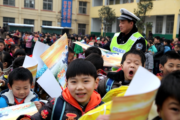 平輿縣公安民警送法進(jìn)校園