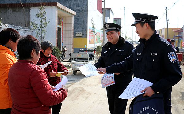 西平民警早做冬防工作迎新春