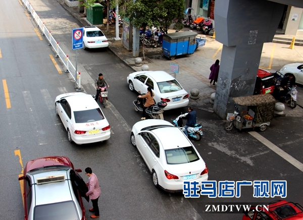 市文明路與春曉街交叉口車輛亂停亂放.JPG