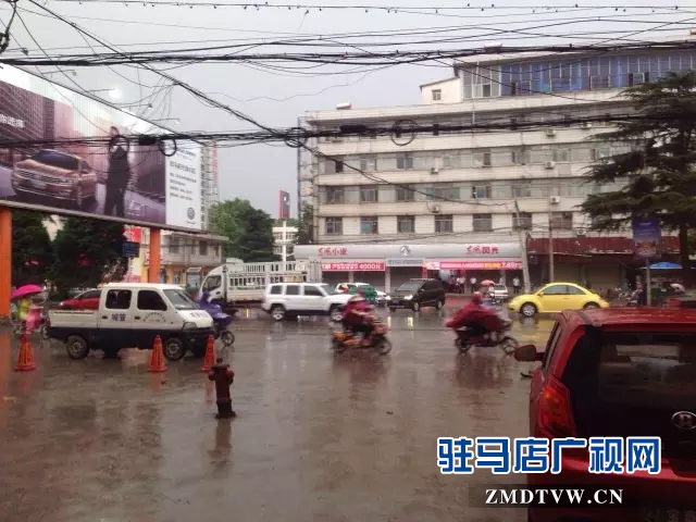 駐馬店突遭雷電暴雨冰雹夾擊