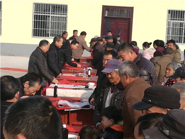 駐馬店市著名書法家送“福”進(jìn)農(nóng)家