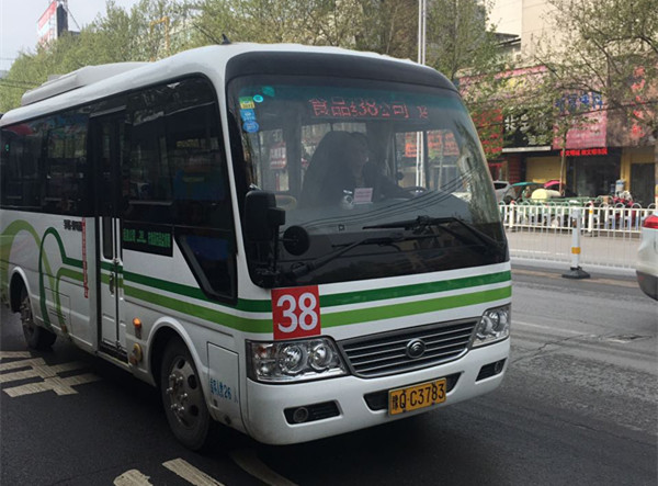 駐馬店38路公交車(chē)開(kāi)通運(yùn)營(yíng) 新線路讓市民出行更便利