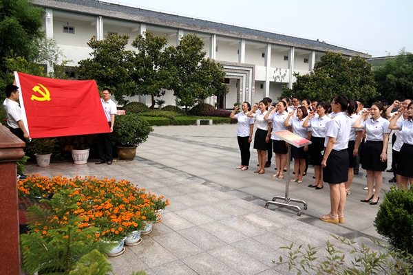 駐馬店郵政分公司黨員干部到竹溝革命紀(jì)念館追尋紅色經(jīng)典