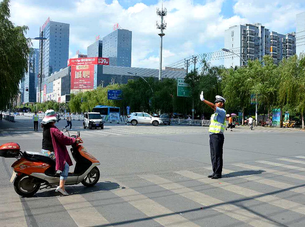 駐馬店輔警用辛勤的汗水譜寫了一曲奉獻之歌