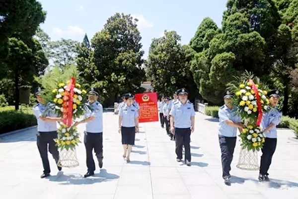 上蔡縣公安局開展“傳承紅色文化 弘揚(yáng)愛國精神”主題黨日活動(dòng)