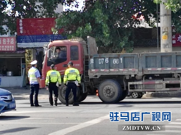 市交警部門集中查處大貨車商砼車違法行為