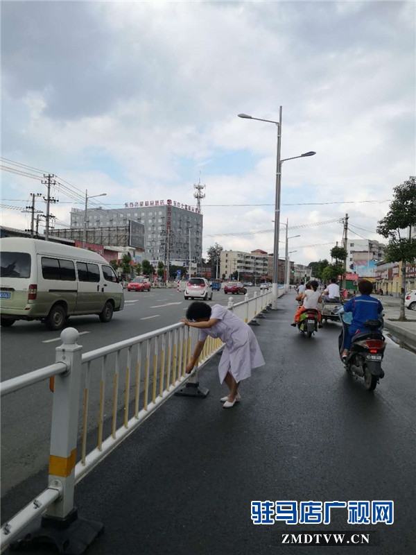 駐馬店民生醫(yī)院積極參與市中心城區(qū)“星期五環(huán)境清潔日”活動(dòng)