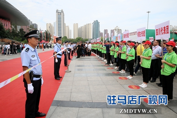 駐馬店警方多措并舉 確保中國(guó)農(nóng)加工洽談會(huì)順利召開