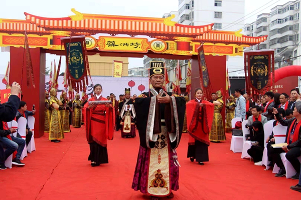  河南蔡洪坊酒業(yè)舉行封壇大典 再續(xù)三千年蔡酒傳奇