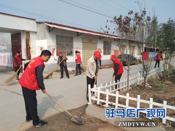 市統(tǒng)計(jì)局到幫扶村開展清潔家園活動(dòng)