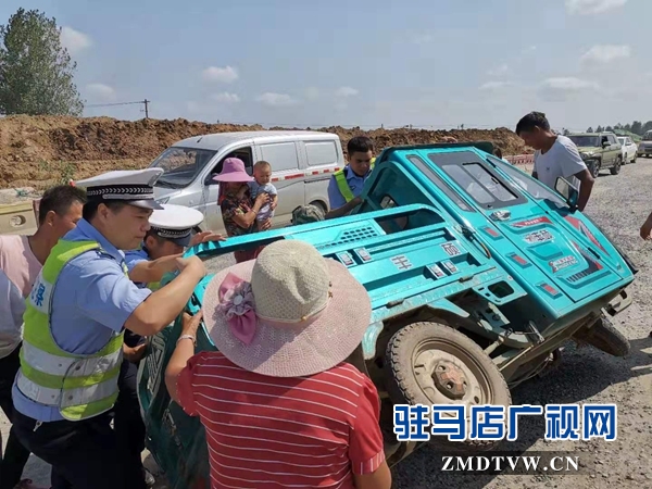 車翻后一家人被困 危機中好警察援手