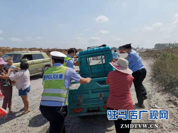 車翻后一家人被困 危機中好警察援手