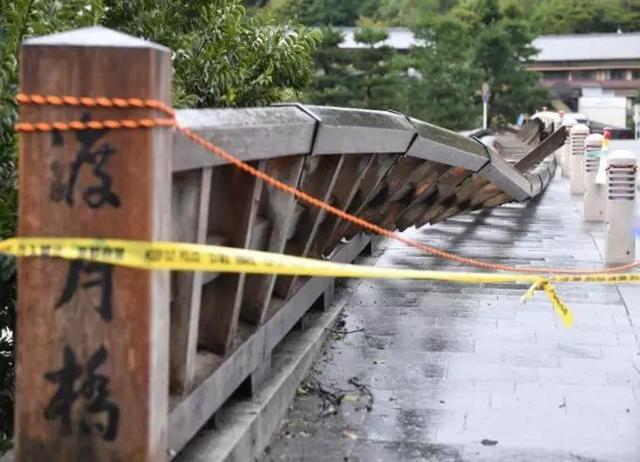 臺(tái)風(fēng)侵襲臨海古城：當(dāng)古建筑遭遇洪水猛獸，我們?cè)撊绾螒?yīng)對(duì)？ 