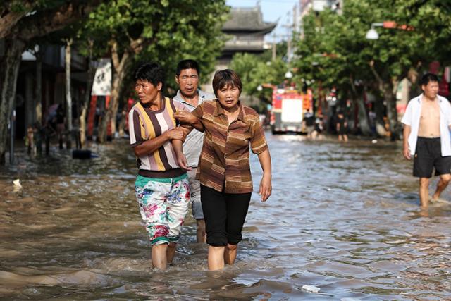 臺(tái)風(fēng)侵襲臨海古城：當(dāng)古建筑遭遇洪水猛獸，我們?cè)撊绾螒?yīng)對(duì)？ 