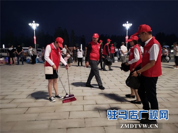 鵬宇集團志愿者到駐馬店國際會展中心開展衛(wèi)生打掃志愿服務獲點贊