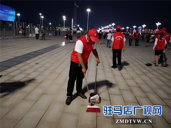 鵬宇集團志愿者到駐馬店國際會展中心開展衛(wèi)生打掃志愿服務獲點贊