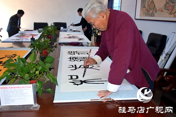 老君廟鎮(zhèn)科技文化服務中心開展文化進基層書畫活動