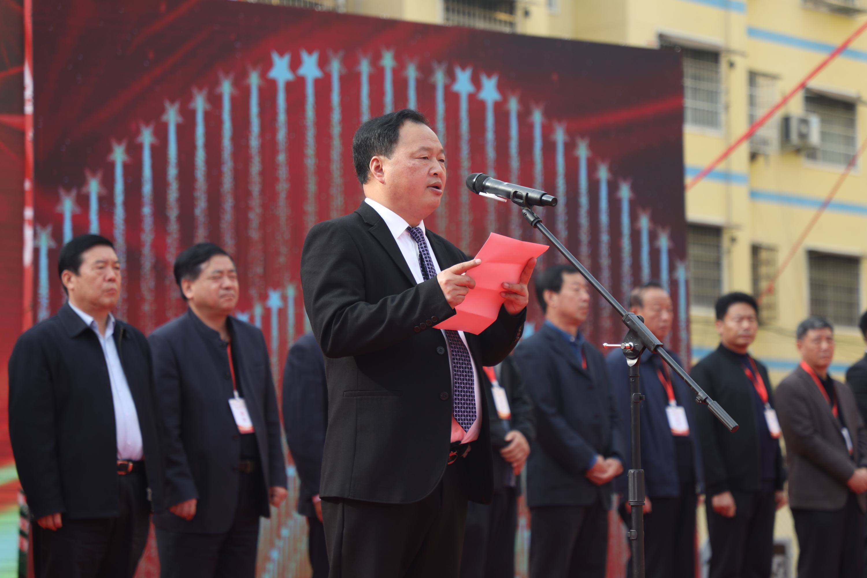 平輿縣藍天學(xué)校建校二十周年慶祝大會暨黃淮學(xué)院鄉(xiāng)村振興人才培訓(xùn)基地授牌儀式榮耀盛啟