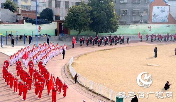 泌陽縣舉辦老年人迎新年健步走活動