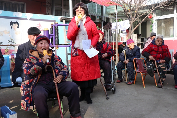 “紅色文藝輕騎兵”赴敬老院慰問(wèn)演出