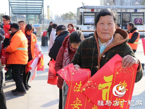 法治春聯(lián)送祝福 憲法精神進(jìn)萬(wàn)家