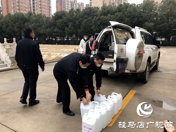 愛心市民捐贈消毒物資助力防控一線民警