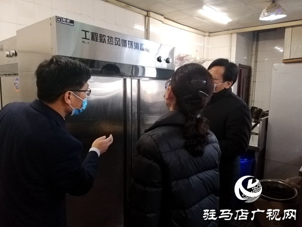 市市場監(jiān)管局督查定點餐飲企業(yè)：后廚就是你們的防疫戰(zhàn)線！