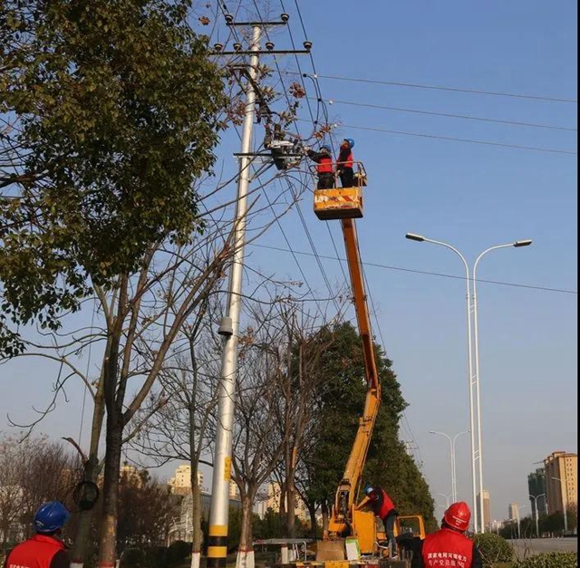 泌陽縣供電公司對電力“把脈問診”助力企業(yè)復(fù)工復(fù)產(chǎn)