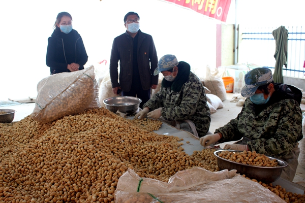 汝南縣古塔街道來料加工廠復(fù)產(chǎn)迎來“開門紅”