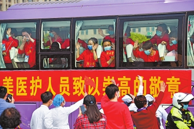 河南第十批支援湖北醫(yī)療隊凱旋 春暖花開 戰(zhàn)“疫”歸來