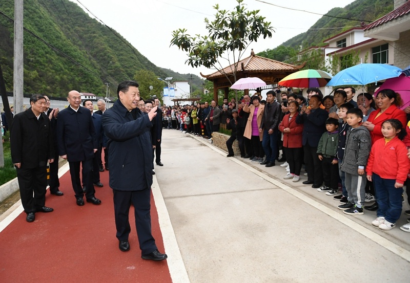 習(xí)近平在陜西考察秦嶺生態(tài)保護情況