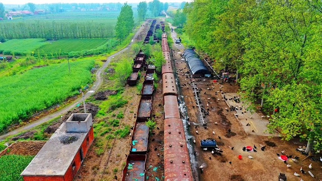 隨著汽車等新型運(yùn)輸方式的出現(xiàn)，窄軌小火車逐漸轉(zhuǎn)為貨運(yùn)直至完全停止運(yùn)行。