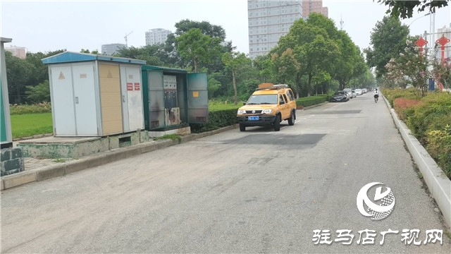 駐馬店文明路上高壓分變箱突然冒煙起火