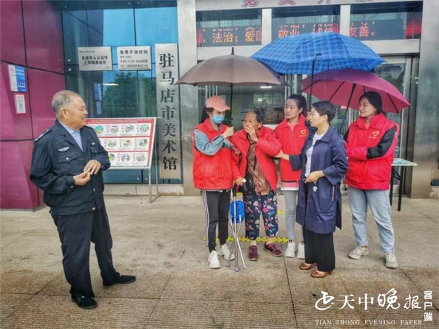 真情關(guān)愛老人 雨露滋潤(rùn)心田