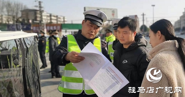 嚴查電動車無牌上路、非法加裝車棚 駐馬店市區(qū)開據(jù)第一張罰單