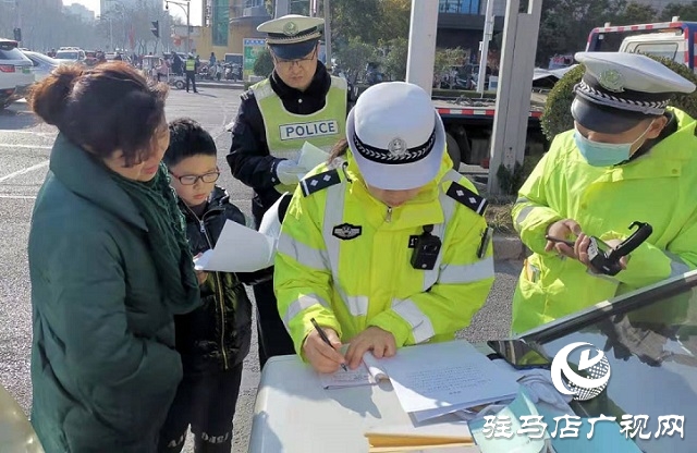 嚴查電動車無牌上路、非法加裝車棚 駐馬店市區(qū)開據(jù)第一張罰單