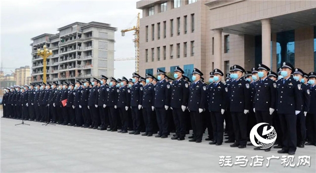 西平縣公安局舉行慶祝中國(guó)人民警察節(jié)升旗儀式暨110宣傳日活動(dòng)