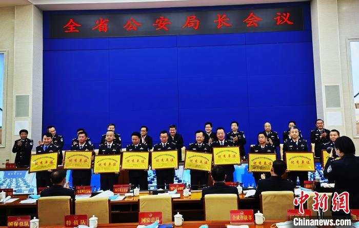 青海警方:2020年偵辦黑惡案件132起 查扣資產(chǎn)10.5億元