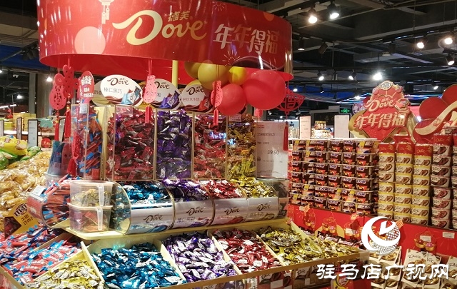 駐馬店：張燈結(jié)彩年味濃 年貨市場(chǎng)迎春忙