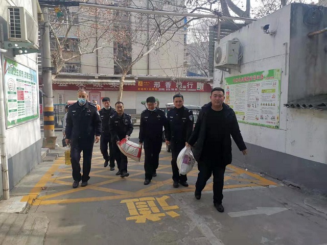 暖警愛警聚警心 驛城交警大隊(duì)走訪慰問(wèn)困難輔警