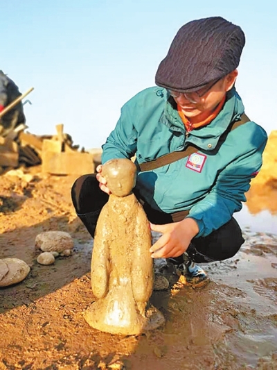 洛陽黃河河道首次發(fā)現(xiàn)完整西漢陶仕女俑