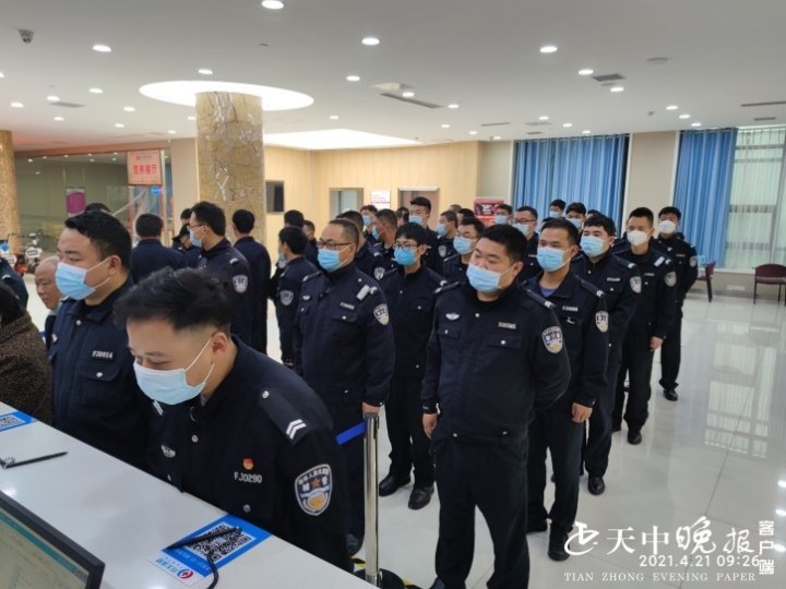 驛城交警大隊(duì)惠警愛(ài)警暖人心