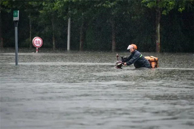 河南暴雨，“大家都很團結(jié)”！