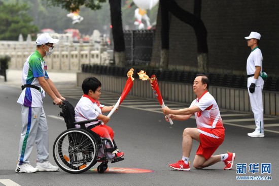 十四運會和殘?zhí)貖W會火炬正式在陜西傳遞