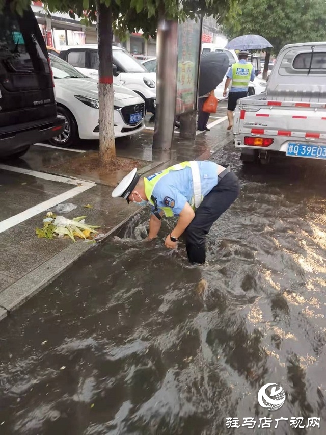 駐馬店交警奮戰(zhàn)一線守護(hù)平安