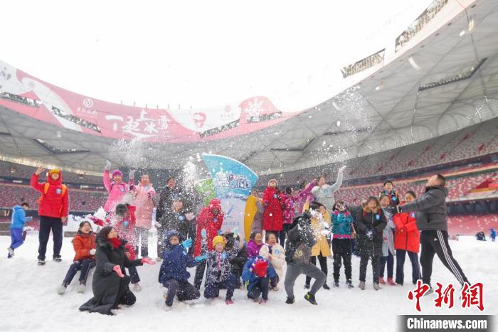 北京冬奧會的結束，是“中國冰雪元年”的開始